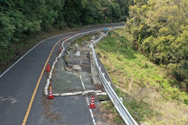 道路・法面工事中